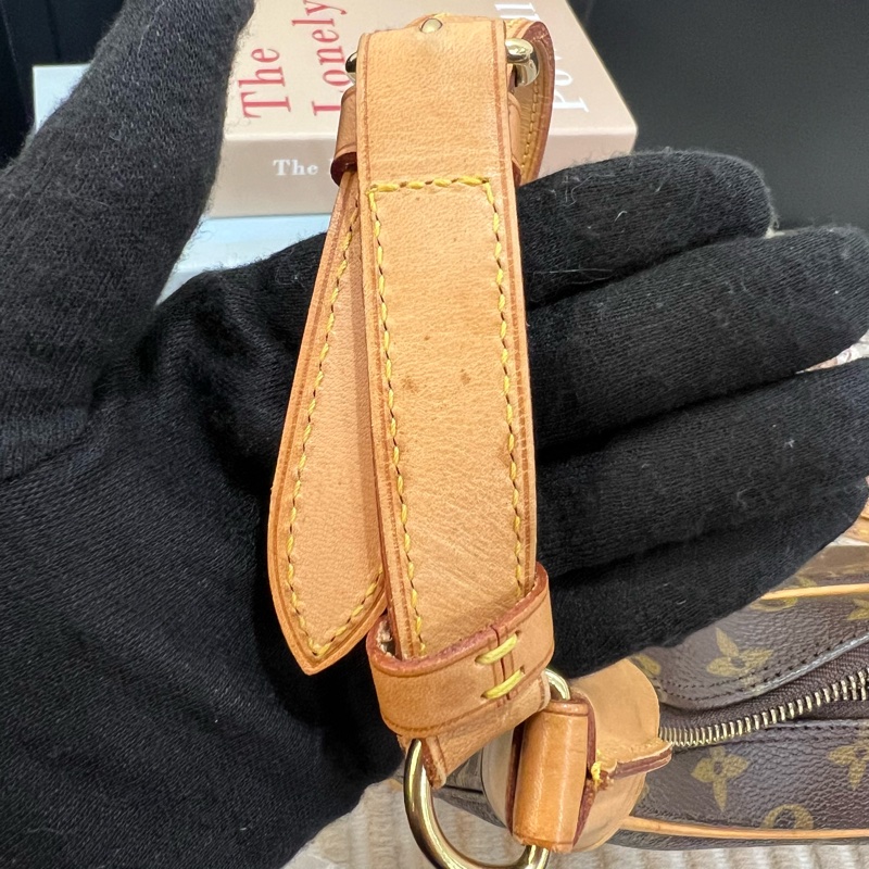 LV 老花牛角包30-6