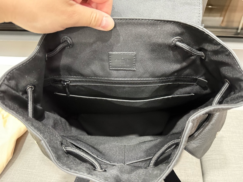 LV 後背包 專櫃缺貨款 牛皮壓紋 極新 膠膜未拆-3