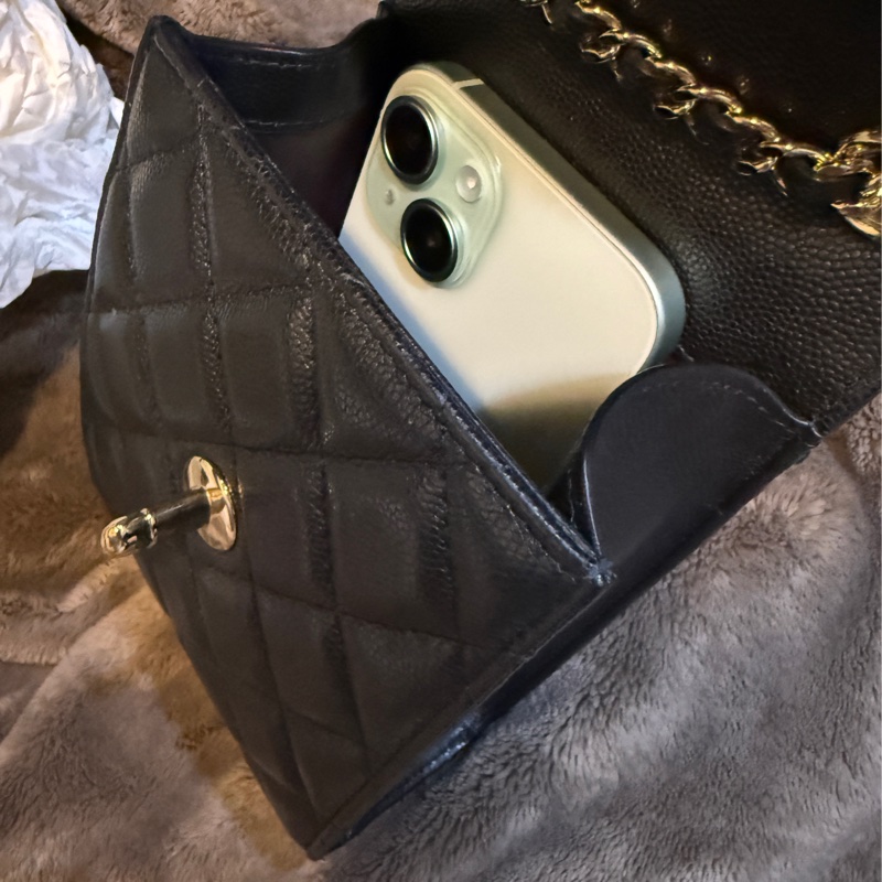 Chanel 香奈兒牛皮手機包(可放小隻iPhone)無瑕疵-10