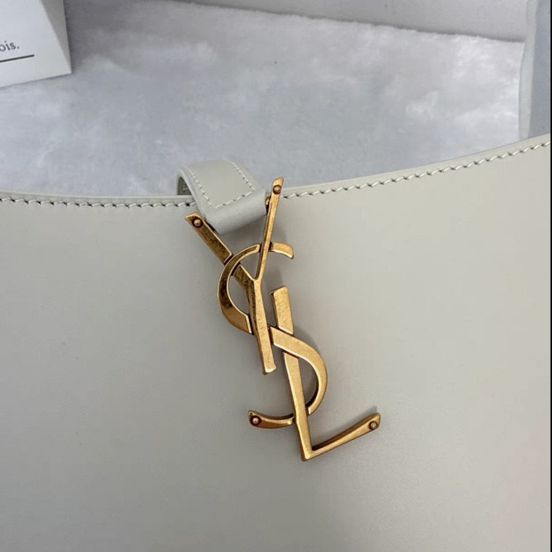 YSL聖羅蘭hobo腋下包全新有紙袋 有卡片說明書 可送禮 白色金扣經典設計 尺寸適中(23×16×6.5cm)-4