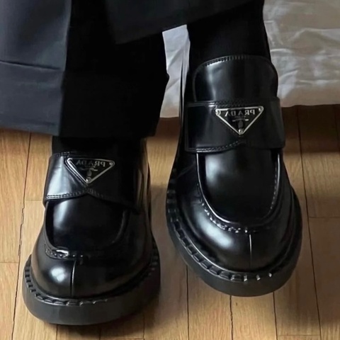 狀態極新❗️ Prada 樂福鞋 爆紅款 經典款 百搭 鞋 靴