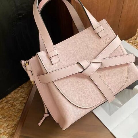 loewe 櫻花粉金扣gate top handle小號 迷你斜背手提包 18*25.2*10cm，配件塵袋
