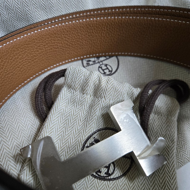 全新 HERMÈS 愛馬仕 H皮帶釦 & 雙面皮腰帶32 mm 黑色 / 金色
100-8