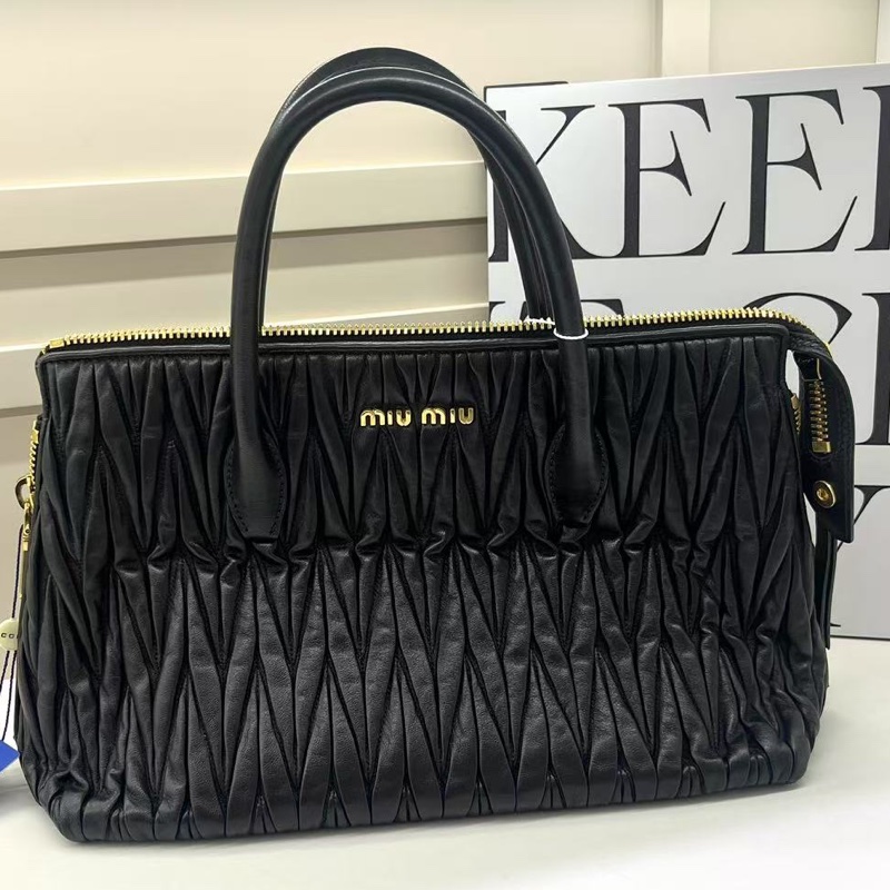Miumiu黑色托特斜背包-0