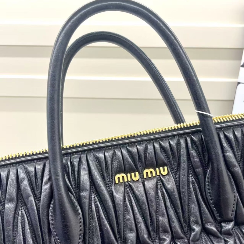 Miumiu黑色托特斜背包-13