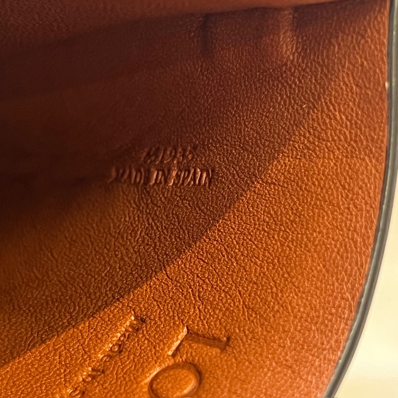 LOEWE Heel Pocket Bag 焦糖棕x海軍藍 斜背手機包-23