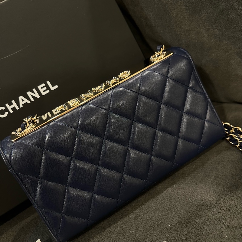 ෆ Chanel Trendy cc woc-11