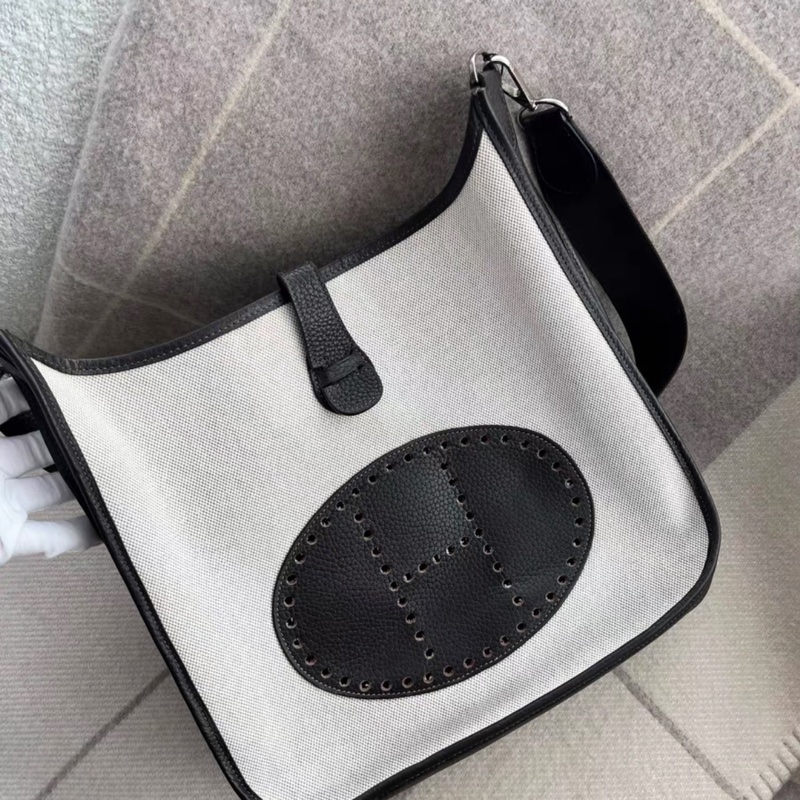 Hermes 愛馬仕Evelyne PM 烏木黑拼帆布,銀扣-0