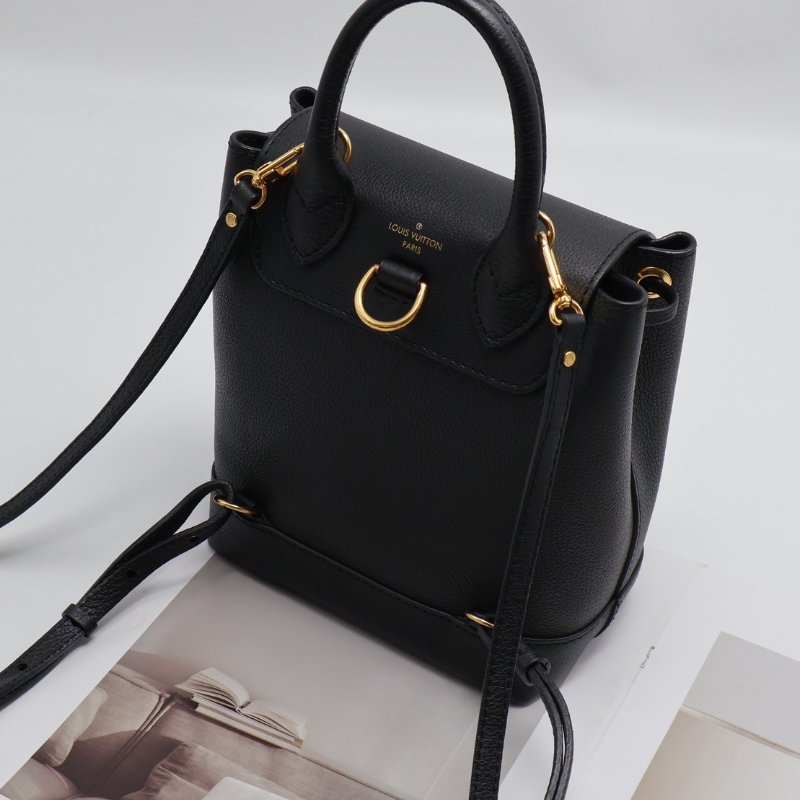 LOUIS VUITTON Lock me迷你後背包 - 黑金-4