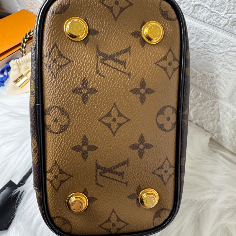 Louis Vuitton LV M45165 Vanity PM 肩背化妝包-33