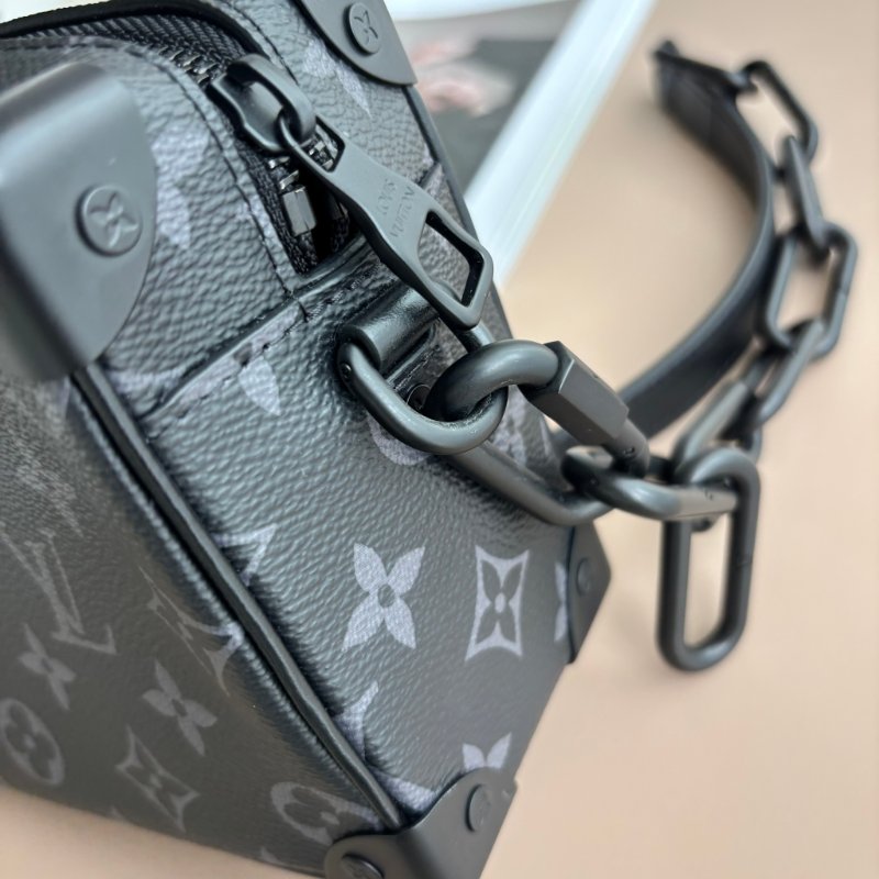 ::LOUIS VUITTON:: LV M44735 Mini Soft Trunk 黑色花紋前鍊條方箱斜背男包-13