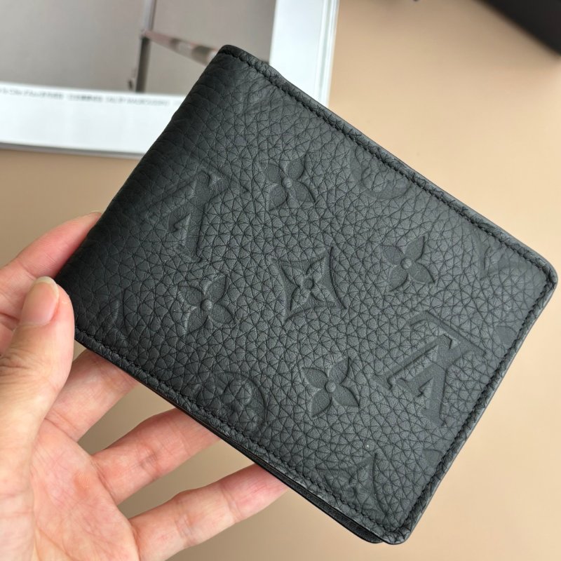 ::LOUIS VUITTON:: LV M82072 Multiple黑壓紋牛皮對開短夾-6