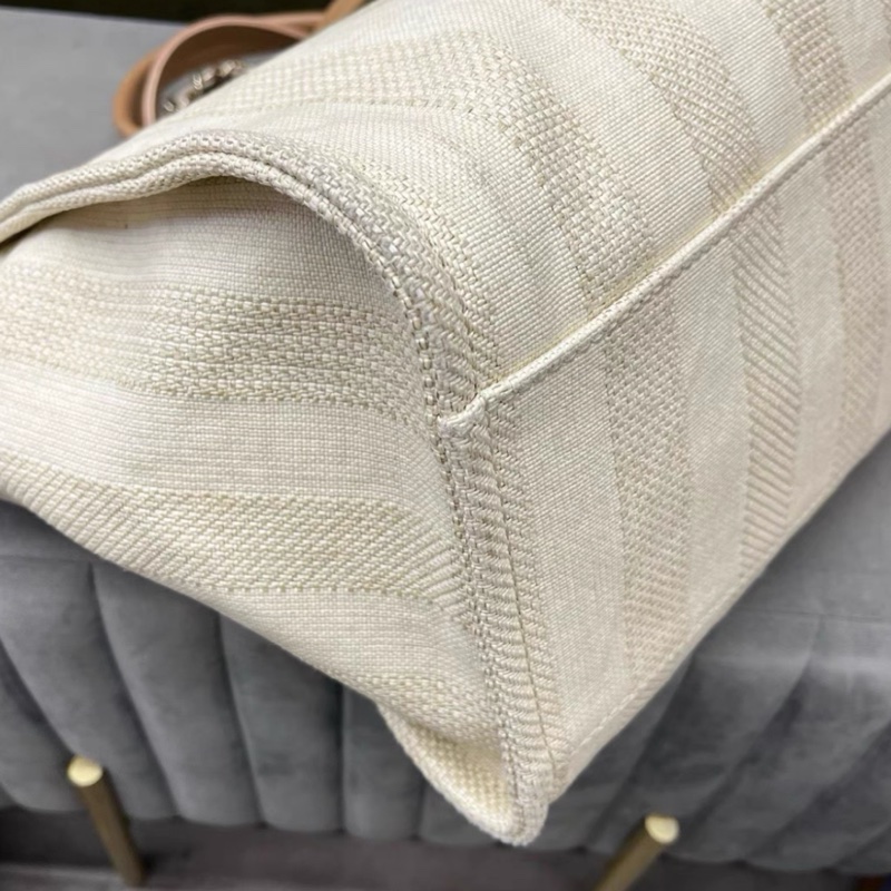 Chanel • Deauville 奶白拼棕色沙灘包 原價20幾萬-8