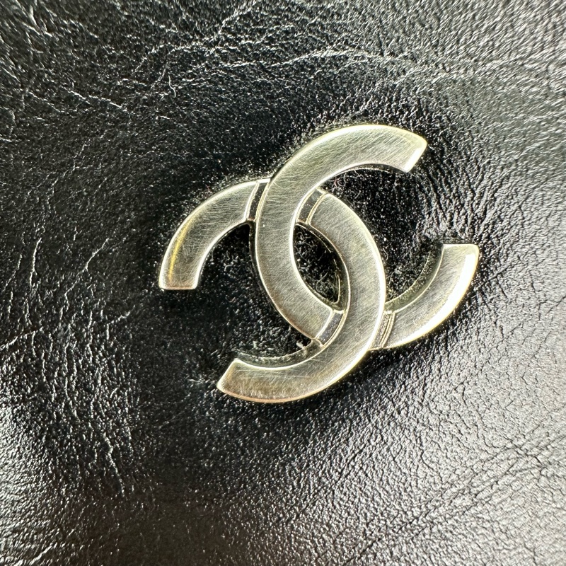 CHANEL 22 Bag Medium 黑銀小牛皮單肩包 晶片款-14