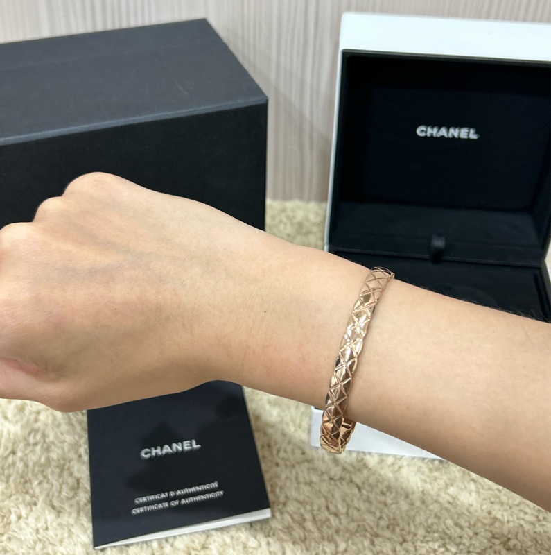 Chanel coco crush 寬版手環 經典菱格紋 米金色 m號-10