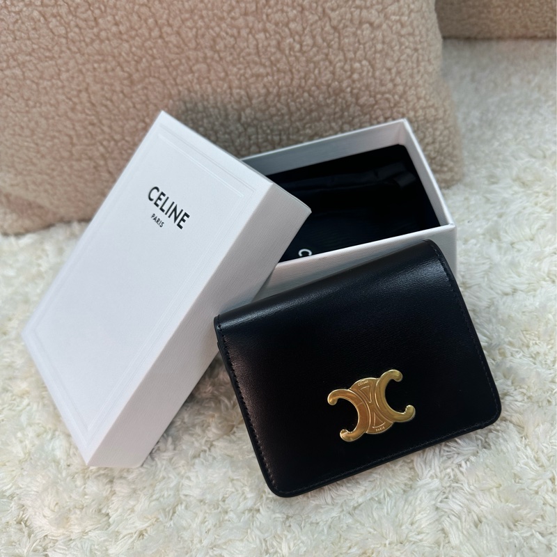 全新‼️Celine Triomphe Compact Wallet 短錢包 黑色 金扣 卡位 硬幣位 紙幣位 10K623-0