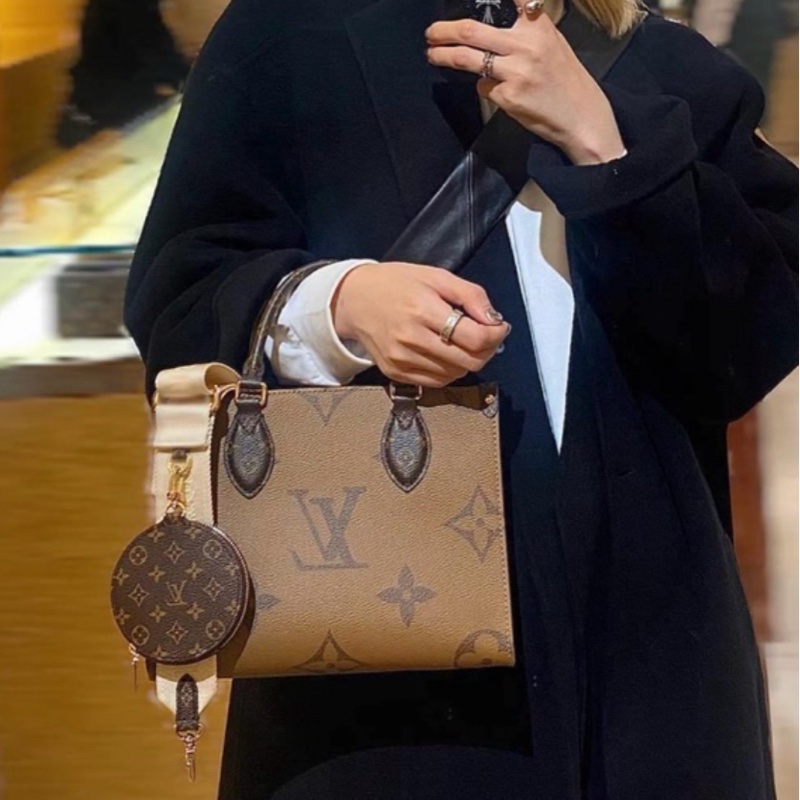 LV OnTheGo PM 拼色托特包 小號款-1