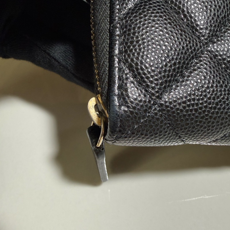 Chanel經典黑金荔枝皮拉鍊中夾-27