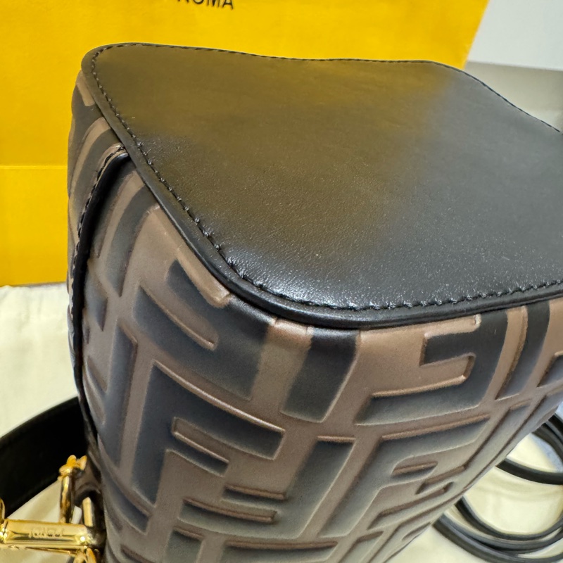 Fendi水桶包 可手提斜背水桶包 小牛皮-8
