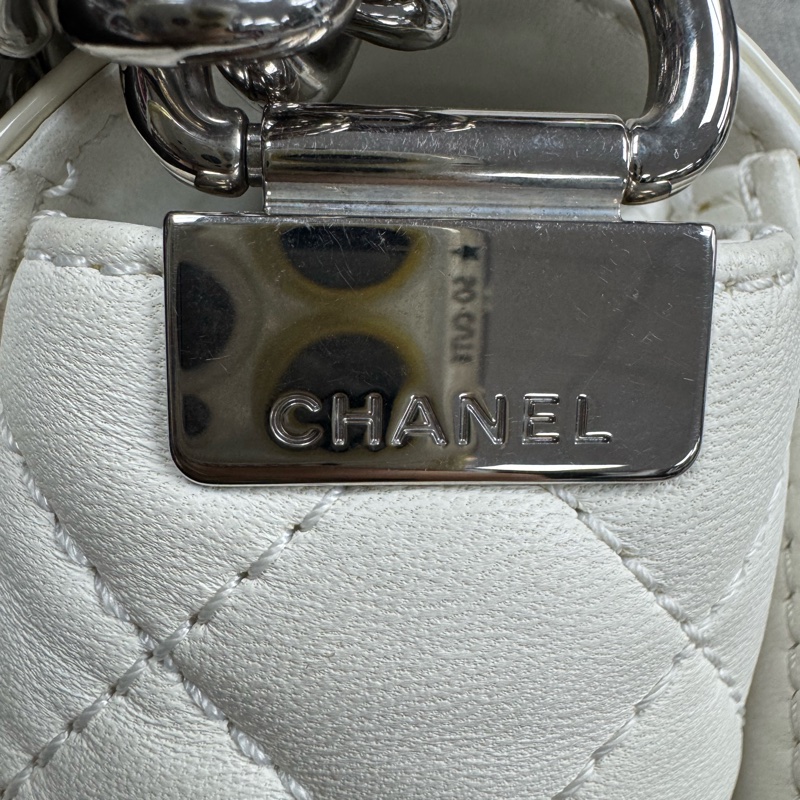 CHANEL 19開 限量款 中號奶昔白手工釘珠珍珠leboy-5