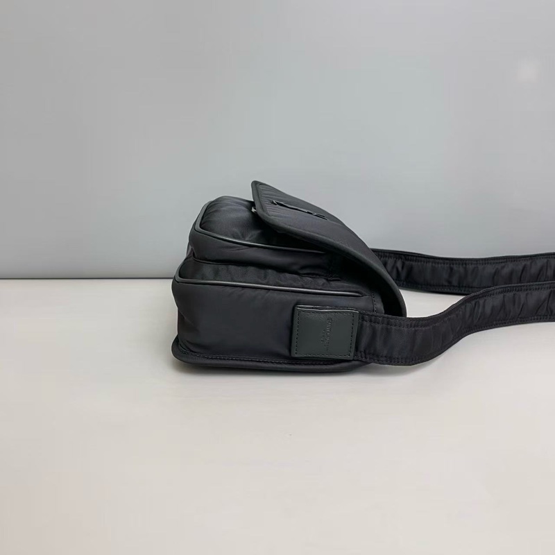 YSL聖羅蘭Niki黑色尼龍郵差包 尺寸約21×15 附件 塵袋-9