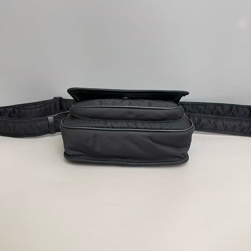 YSL聖羅蘭Niki黑色尼龍郵差包 尺寸約21×15 附件 塵袋-11