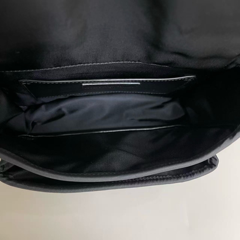 YSL聖羅蘭Niki黑色尼龍郵差包 尺寸約21×15 附件 塵袋-13