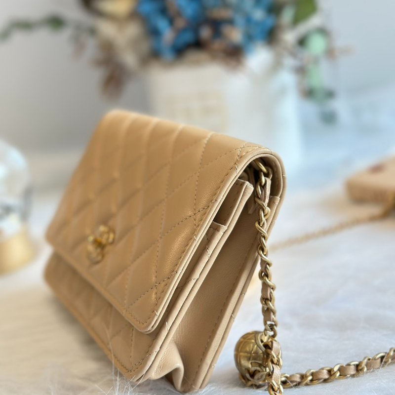 CHANEL 經典小羊皮金球WOC - 米金-2