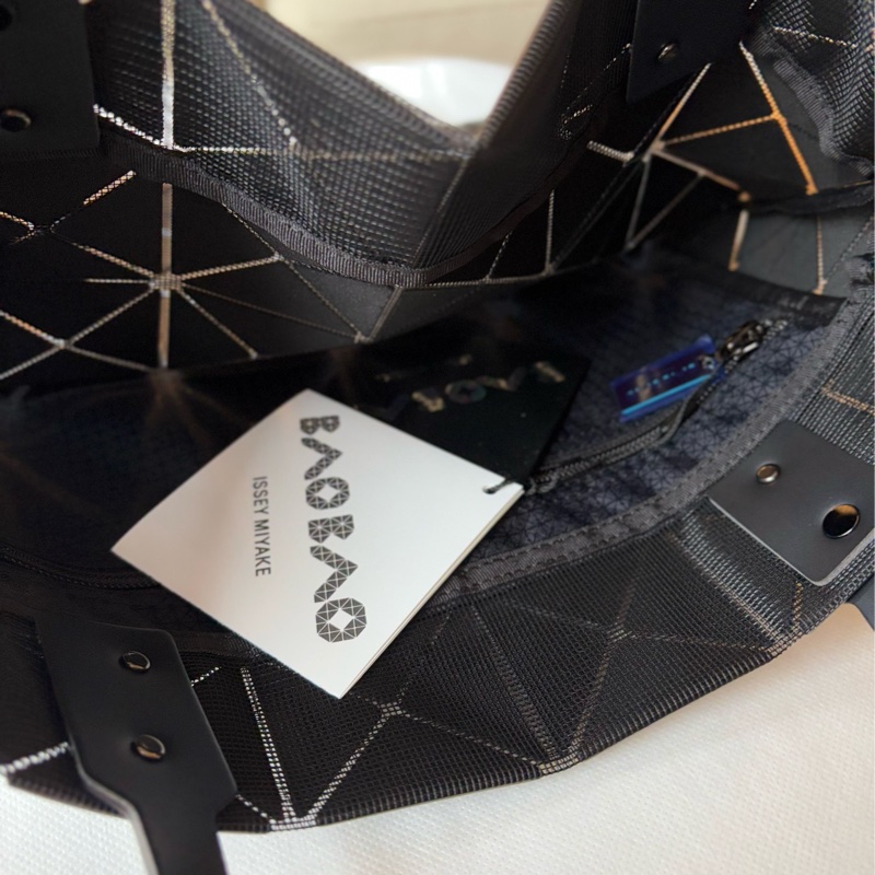 ISSEY MIYAKE 三宅一生 霧面黑6x6 托特包-3