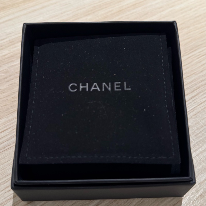 Chanel hair clip-10