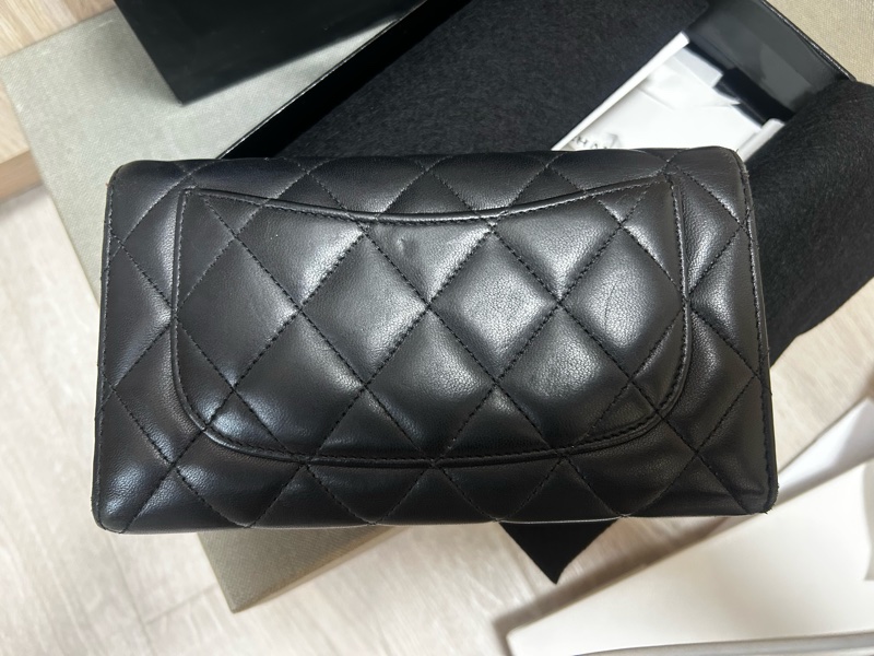 Chanel經典羊皮銀標長夾15開全配-2