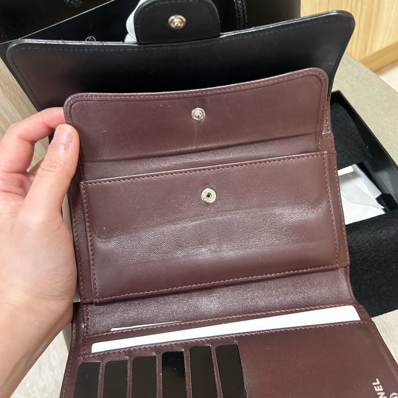 Chanel經典羊皮銀標長夾15開全配-6