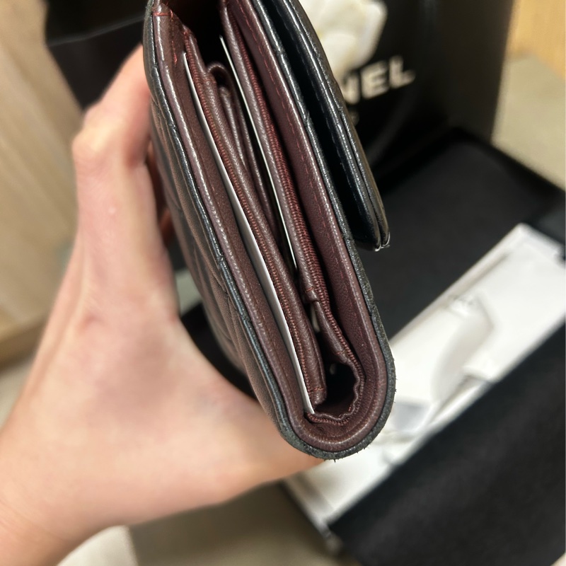 Chanel經典羊皮銀標長夾15開全配-7