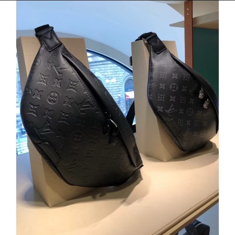 Louis Vuitton LV 專櫃購入 晶片款 99新 全皮老花壓紋 男士腰包/胸包 小牛皮DISCOVERY PM 腰包 M46036-10
