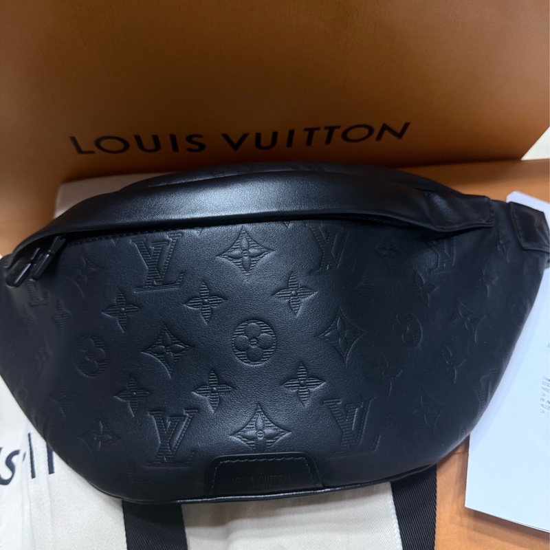 Louis Vuitton LV 專櫃購入 晶片款 99新 全皮老花壓紋 男士腰包/胸包 小牛皮DISCOVERY PM 腰包 M46036-11