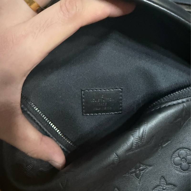 Louis Vuitton LV 專櫃購入 晶片款 99新 全皮老花壓紋 男士腰包/胸包 小牛皮DISCOVERY PM 腰包 M46036-20