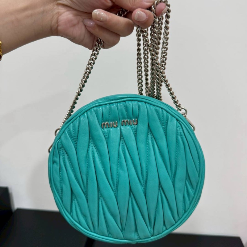 miu miu  Mini Matelassé 藍綠 圓餅包 小圓包 斜背包 鍊條包 肩背包 側背包-19