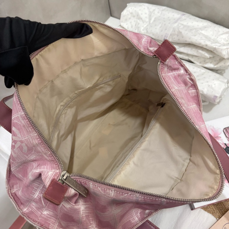 chanel 粉紅冰格托特包-14