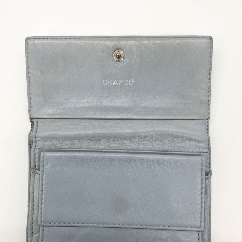 【陳佩佩-名人公益精品】 CHANEL 冰藍色方格中夾-7