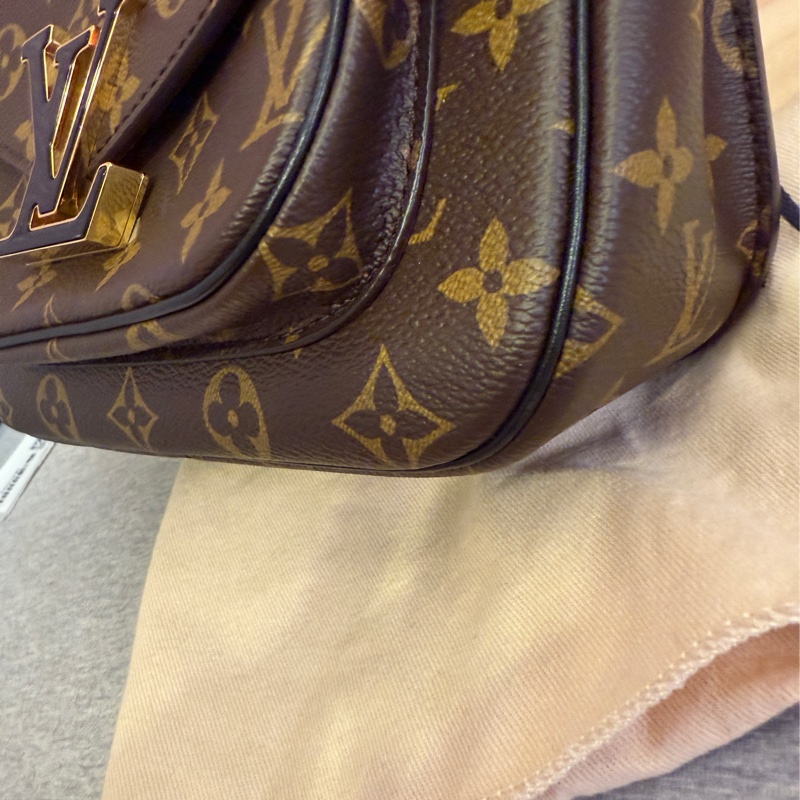 LV Passy老花郵差包 9.9成新-24