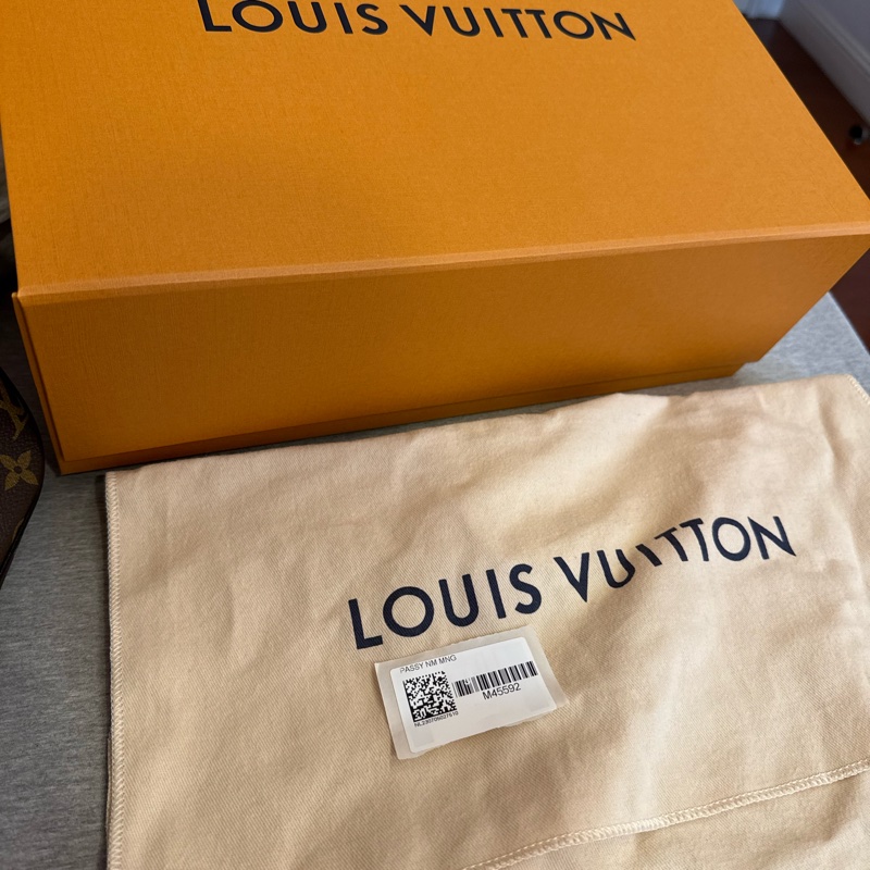 LV Passy老花郵差包 9.9成新-35