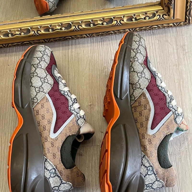 Gucci復古拼接老爹鞋9號 歐碼42.5 買38800 #割愛 Gucci家的經典不敗款!超時髦 三色復古老花拼接加上流行增厚老爹鞋的設計 整體穿起來超級有質感,視覺比例增加~ 尺寸us 9 / 27.5cm 附防塵袋、盒裝 九新 穿過兩次 正常使用痕跡 都有拍出來 高標繞道-6