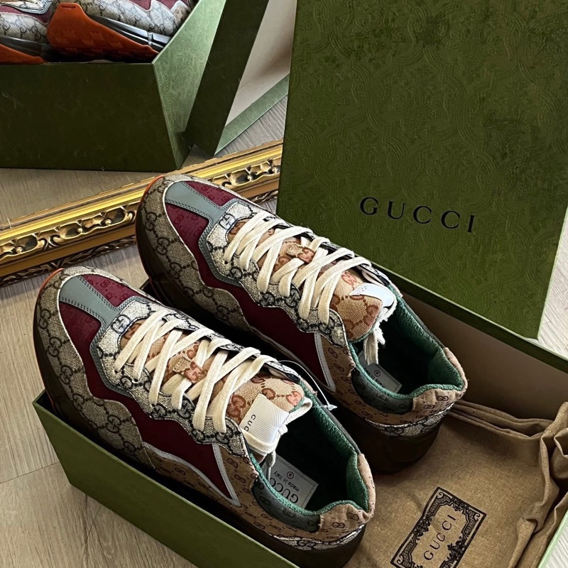 Gucci復古拼接老爹鞋9號 歐碼42.5 買38800 #割愛 Gucci家的經典不敗款!超時髦 三色復古老花拼接加上流行增厚老爹鞋的設計 整體穿起來超級有質感,視覺比例增加~ 尺寸us 9 / 27.5cm 附防塵袋、盒裝 九新 穿過兩次 正常使用痕跡 都有拍出來 高標繞道-10