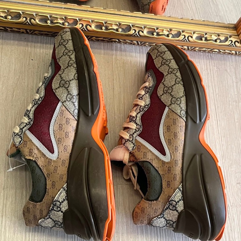 Gucci復古拼接老爹鞋9號 歐碼42.5 買38800 #割愛 Gucci家的經典不敗款!超時髦 三色復古老花拼接加上流行增厚老爹鞋的設計 整體穿起來超級有質感,視覺比例增加~ 尺寸us 9 / 27.5cm 附防塵袋、盒裝 九新 穿過兩次 正常使用痕跡 都有拍出來 高標繞道-14