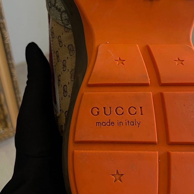 Gucci復古拼接老爹鞋9號 歐碼42.5 買38800 #割愛 Gucci家的經典不敗款!超時髦 三色復古老花拼接加上流行增厚老爹鞋的設計 整體穿起來超級有質感,視覺比例增加~ 尺寸us 9 / 27.5cm 附防塵袋、盒裝 九新 穿過兩次 正常使用痕跡 都有拍出來 高標繞道-15