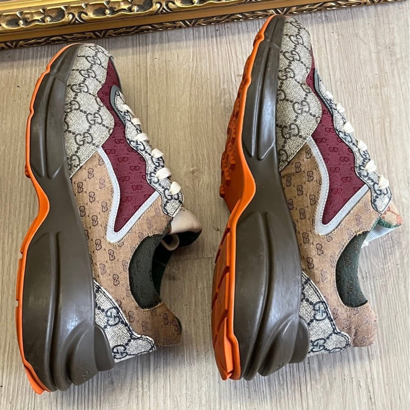 Gucci復古拼接老爹鞋9號 歐碼42.5 買38800 #割愛 Gucci家的經典不敗款!超時髦 三色復古老花拼接加上流行增厚老爹鞋的設計 整體穿起來超級有質感,視覺比例增加~ 尺寸us 9 / 27.5cm 附防塵袋、盒裝 九新 穿過兩次 正常使用痕跡 都有拍出來 高標繞道-17