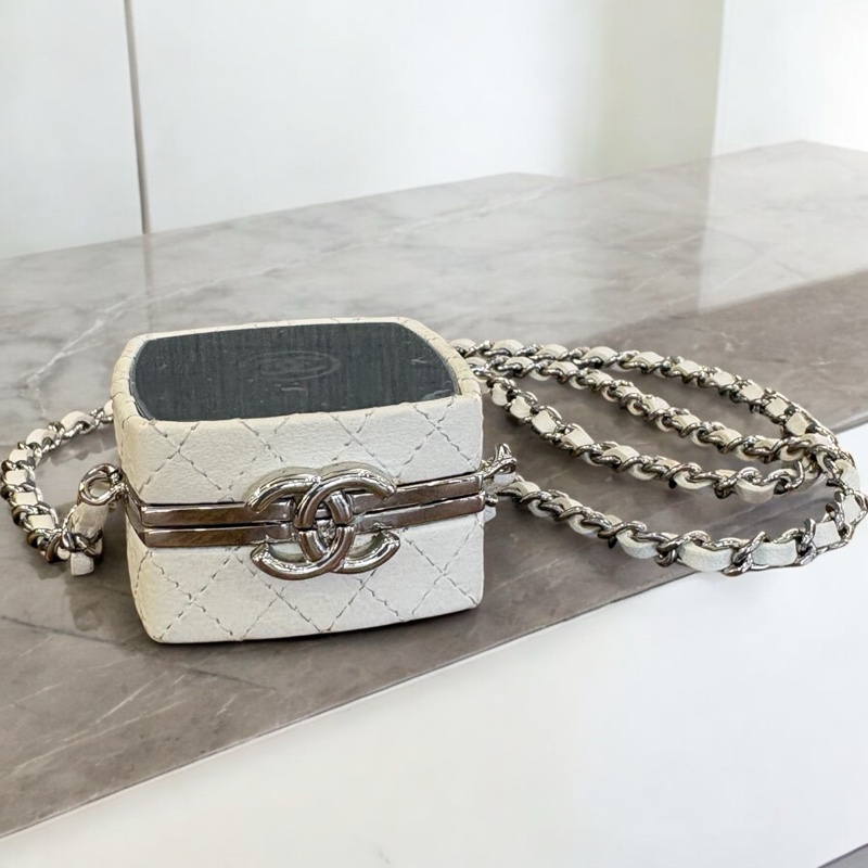 Chanel 鏈條白鏡粉盒-0