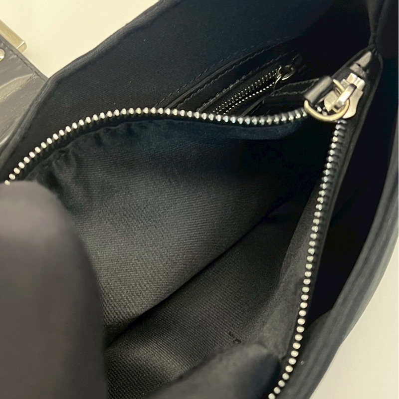 🏷️ Fendi Hobo-13