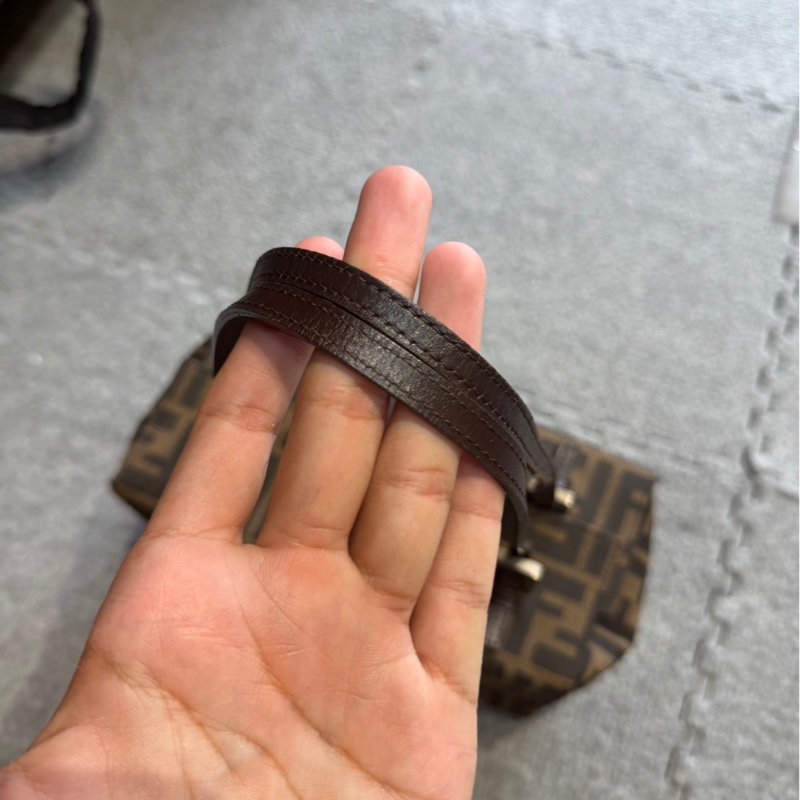 🏷️ Fendi 牛奶盒包-10