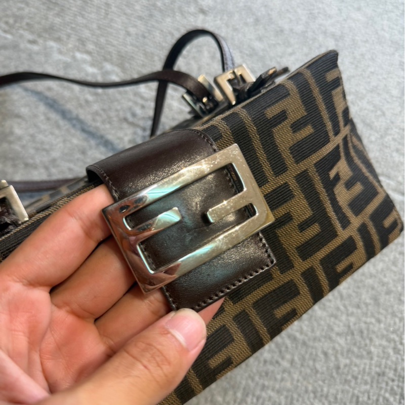🏷️ Fendi 牛奶盒包-12